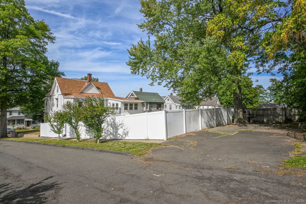 Wallingford, Connecticut, 06492, United States, 6 Bedrooms Bedrooms, ,4 BathroomsBathrooms,Residential,For Sale,1989730