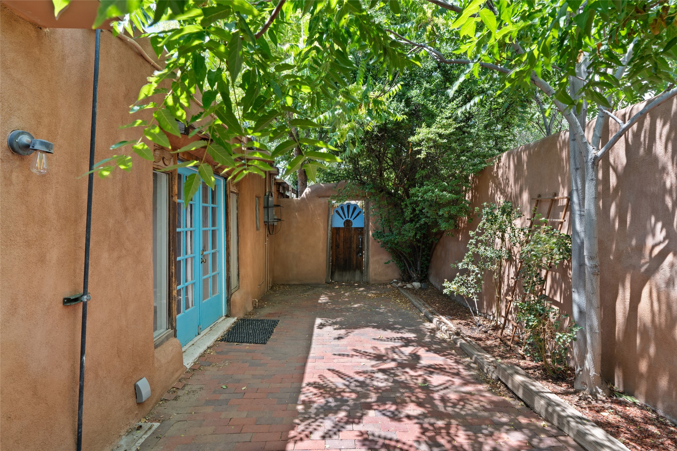  868 E Alameda Street - 物件實景