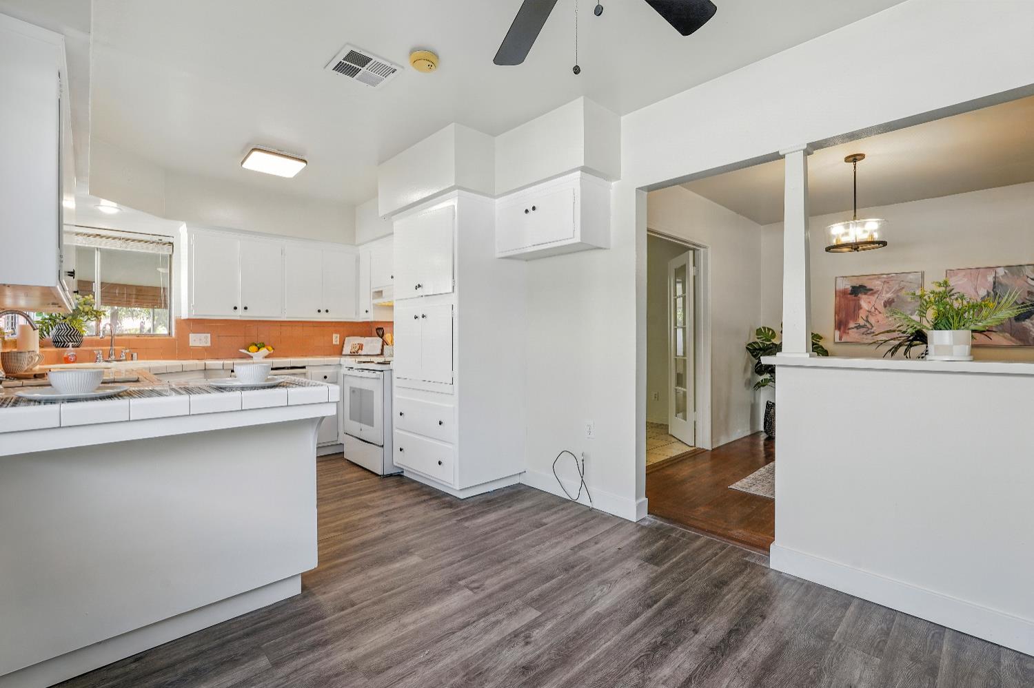 Sacramento, California, 95820, United States, 3 Bedrooms Bedrooms, ,2 BathroomsBathrooms,Residential,For Sale,1940182