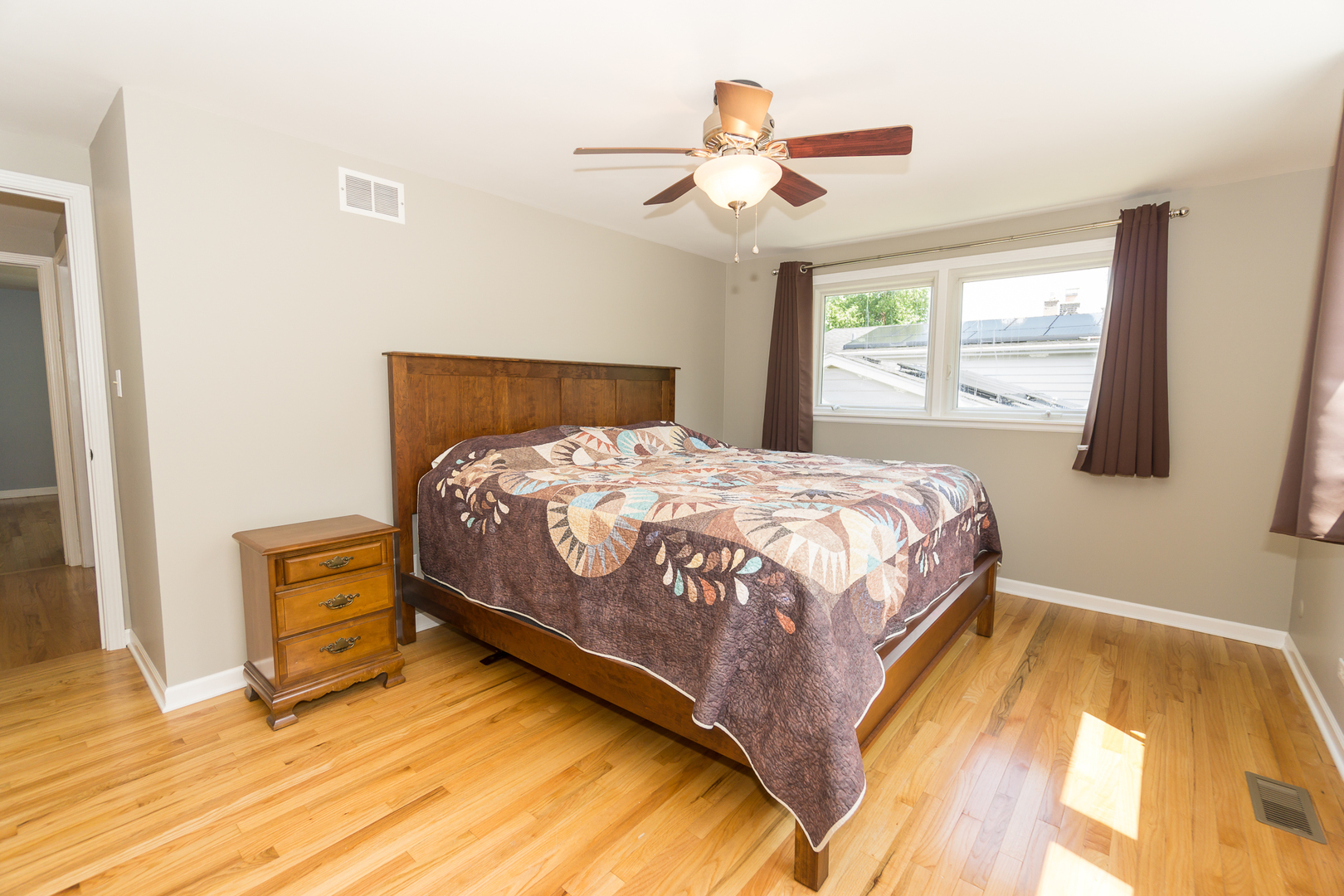 Arlington Heights, Illinois, 60005, United States, 5 Bedrooms Bedrooms, ,3 BathroomsBathrooms,Residential,For Sale,1978336