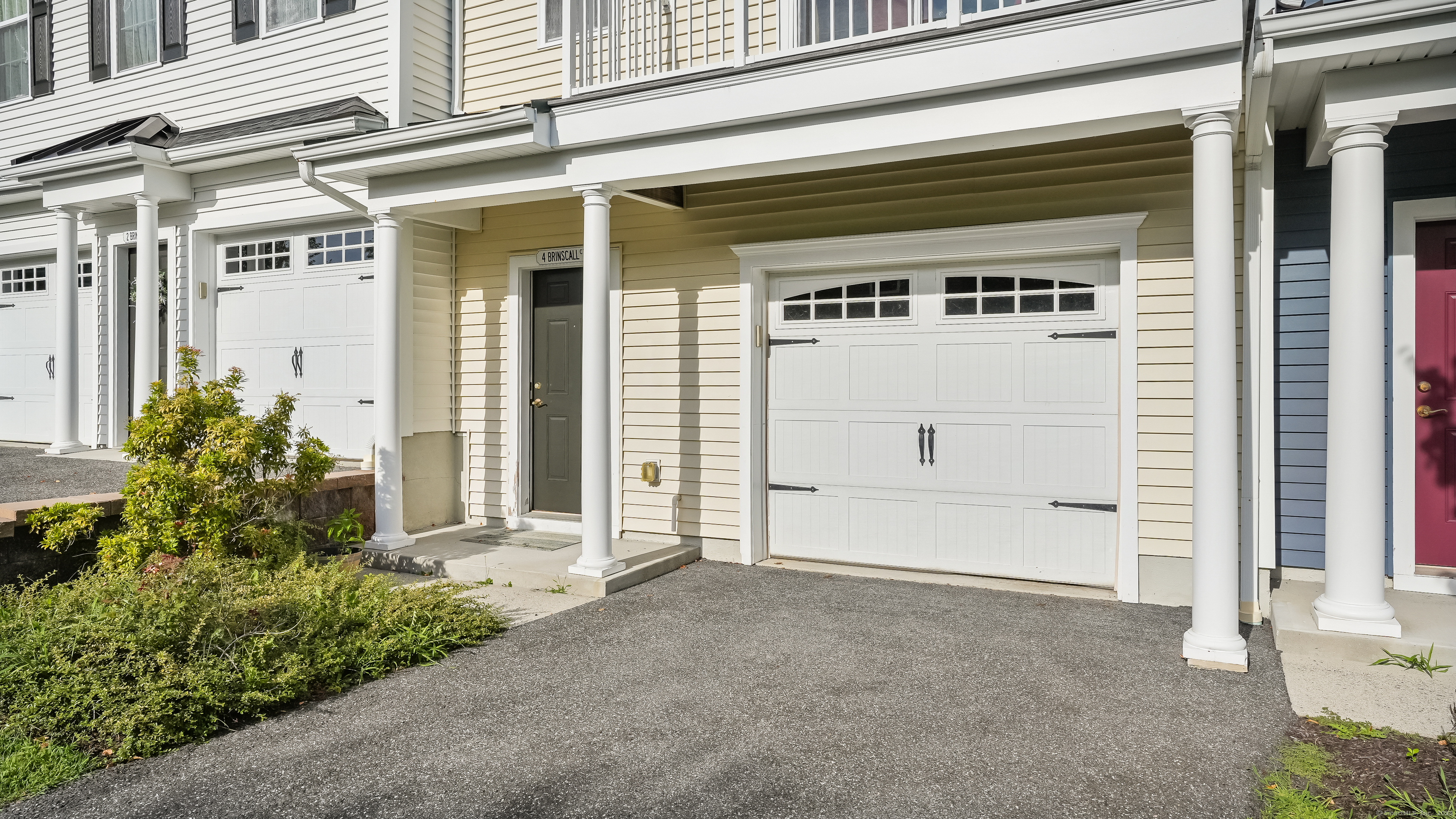 Danbury, Connecticut, 06810, United States, 2 Bedrooms Bedrooms, ,3 BathroomsBathrooms,Residential,For Sale,1925602
