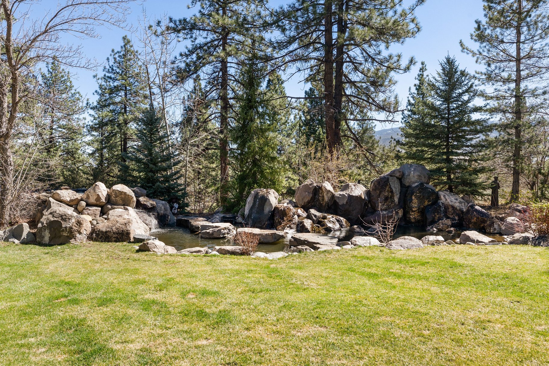  Verdi Sanctuary with Expansive Pond Waterfalls and Views - 物件實景