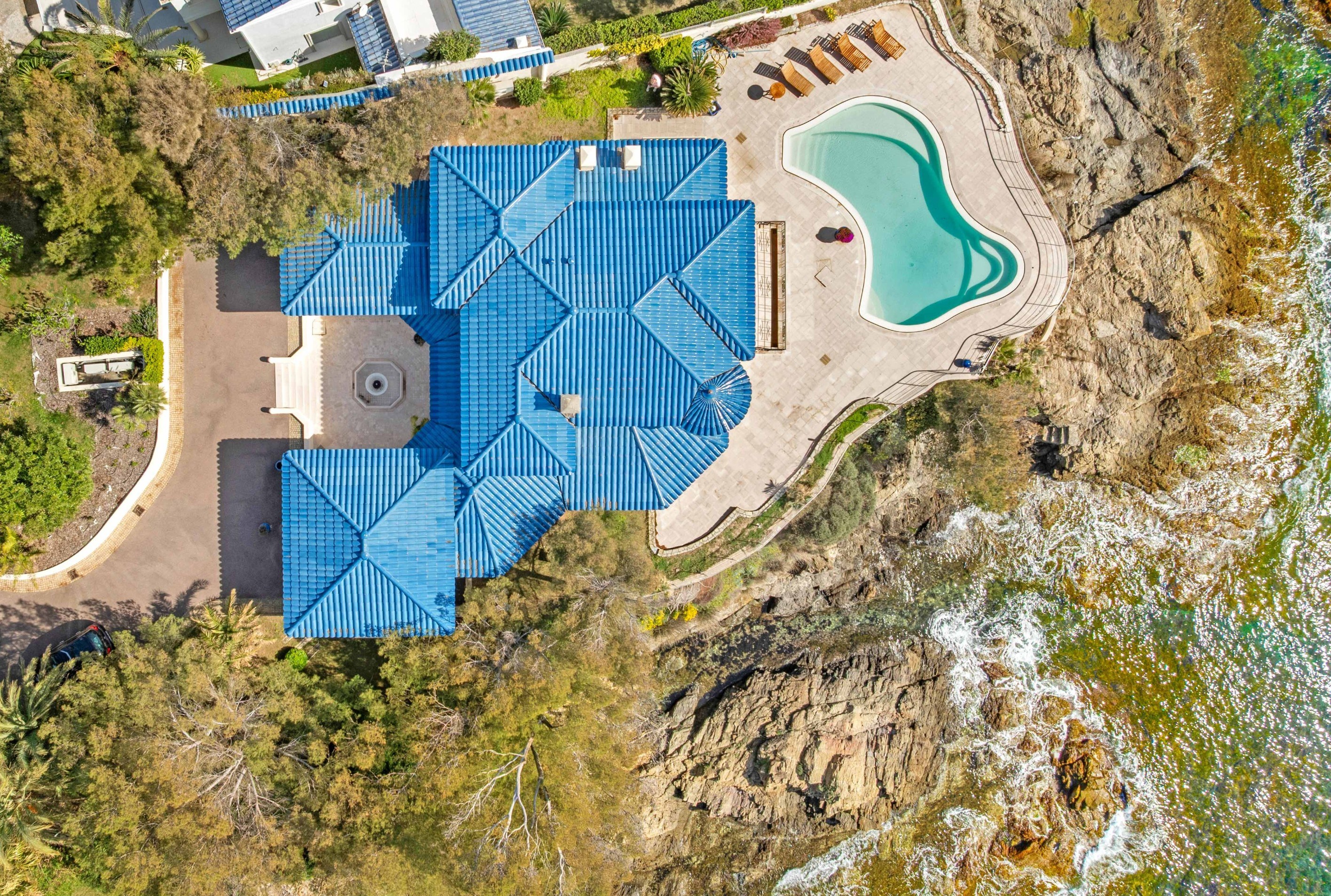  Les Issambres waterfront villa 290 sqm direct sea access 5 bedroom French Rivie… - 物件實景