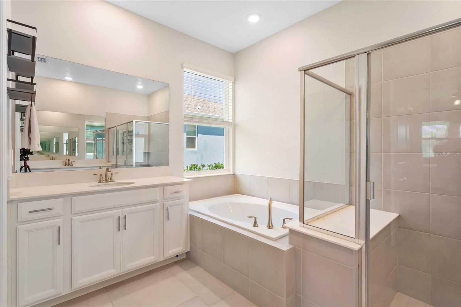 MOUNT DORA, Florida, 32757, United States, 4 Bedrooms Bedrooms, ,4 BathroomsBathrooms,Residential,For Sale,1978918