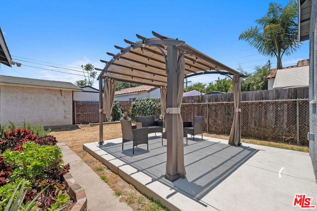 Los Angeles, California, 90059, United States, 2 Bedrooms Bedrooms, ,1 BathroomBathrooms,Residential,For Sale,1847289