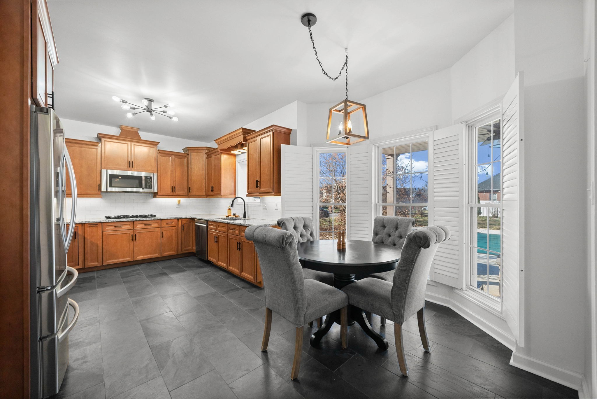 Clarksville, Tennessee, 37043, United States, 5 Bedrooms Bedrooms, ,3 BathroomsBathrooms,Residential,For Sale,2009051