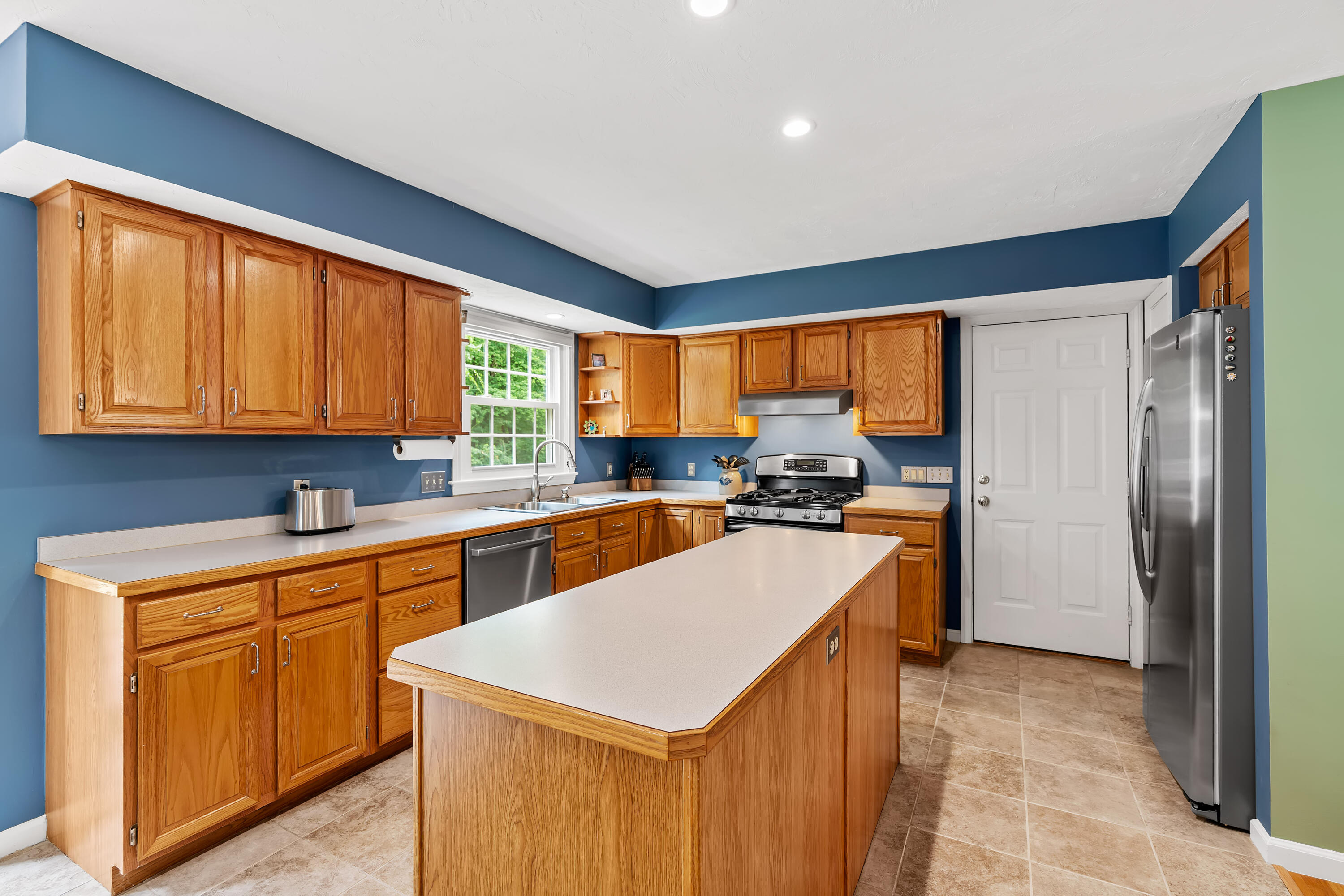  73 Hillando Drive, Shrewsbury, MA, 01545 - 物件實景