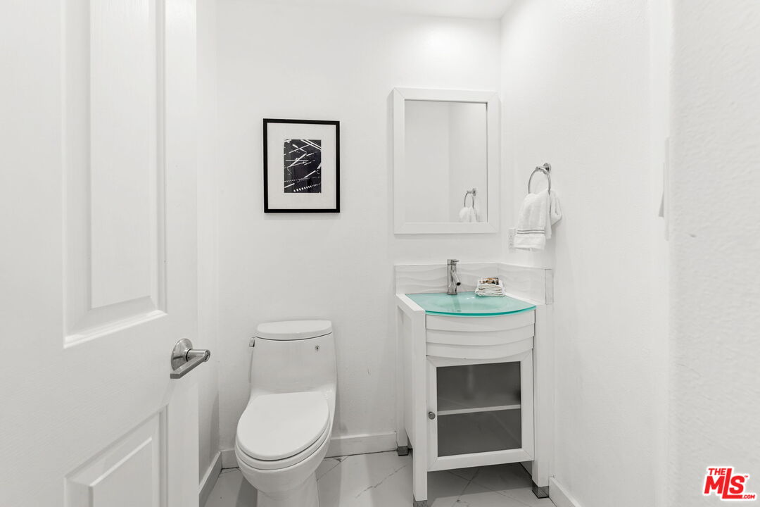 Los Angeles, California, 90049, United States, 2 Bedrooms Bedrooms, ,3 BathroomsBathrooms,Residential,For Sale,2003459