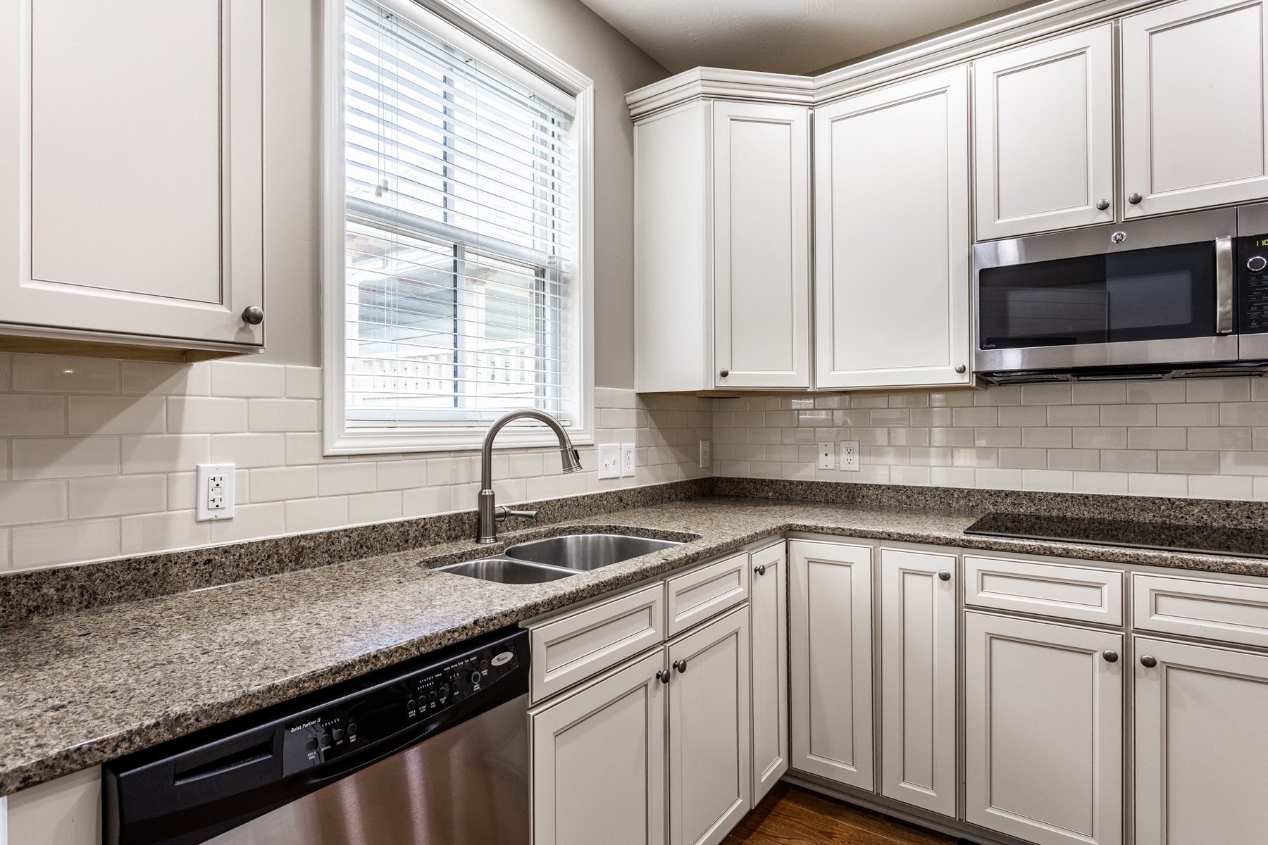  Stunning Townhome in Desirable Carmel Neighborhood - 物件實景