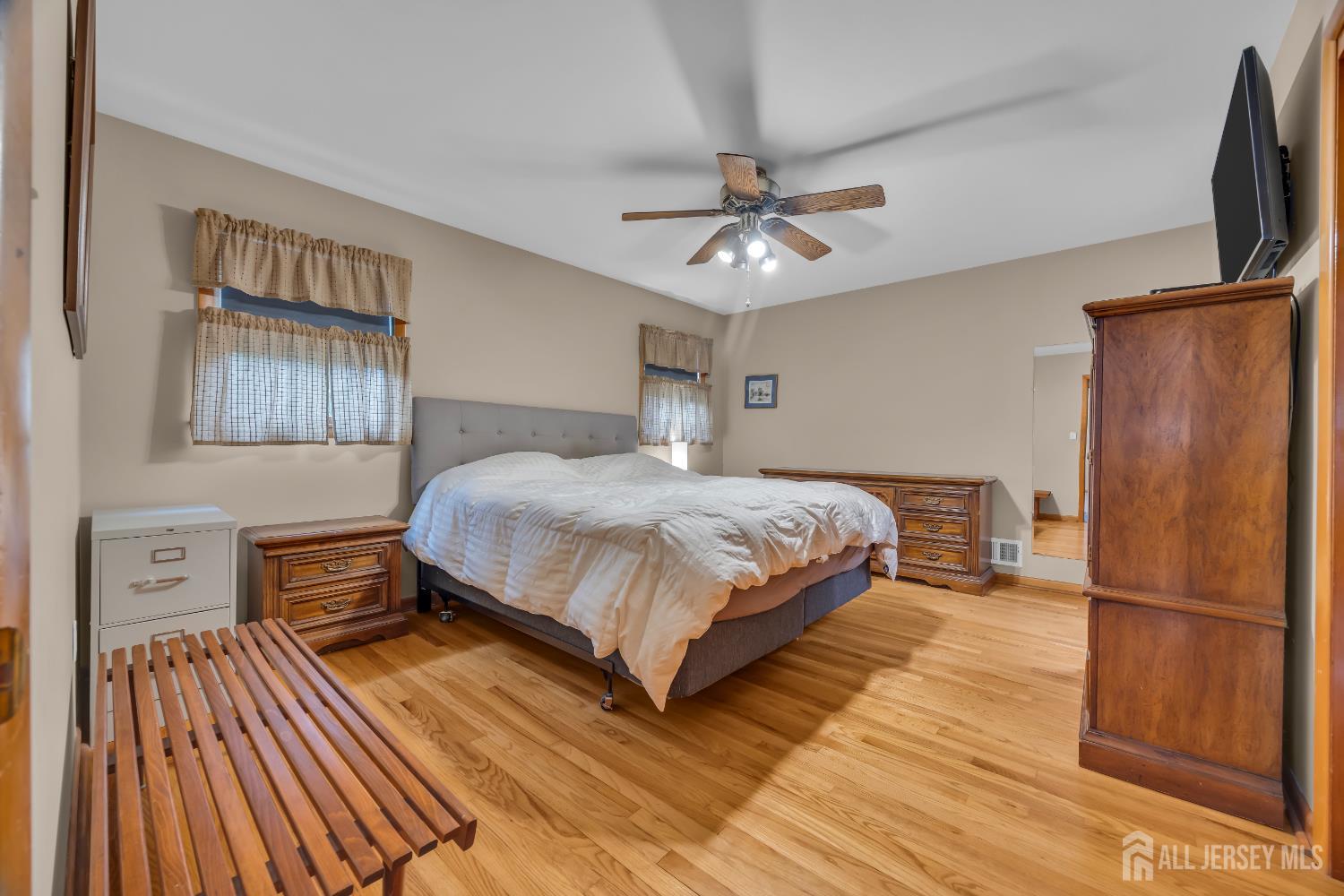 Edison, New Jersey, 08820, United States, 3 Bedrooms Bedrooms, ,2 BathroomsBathrooms,Residential,For Sale,1989177