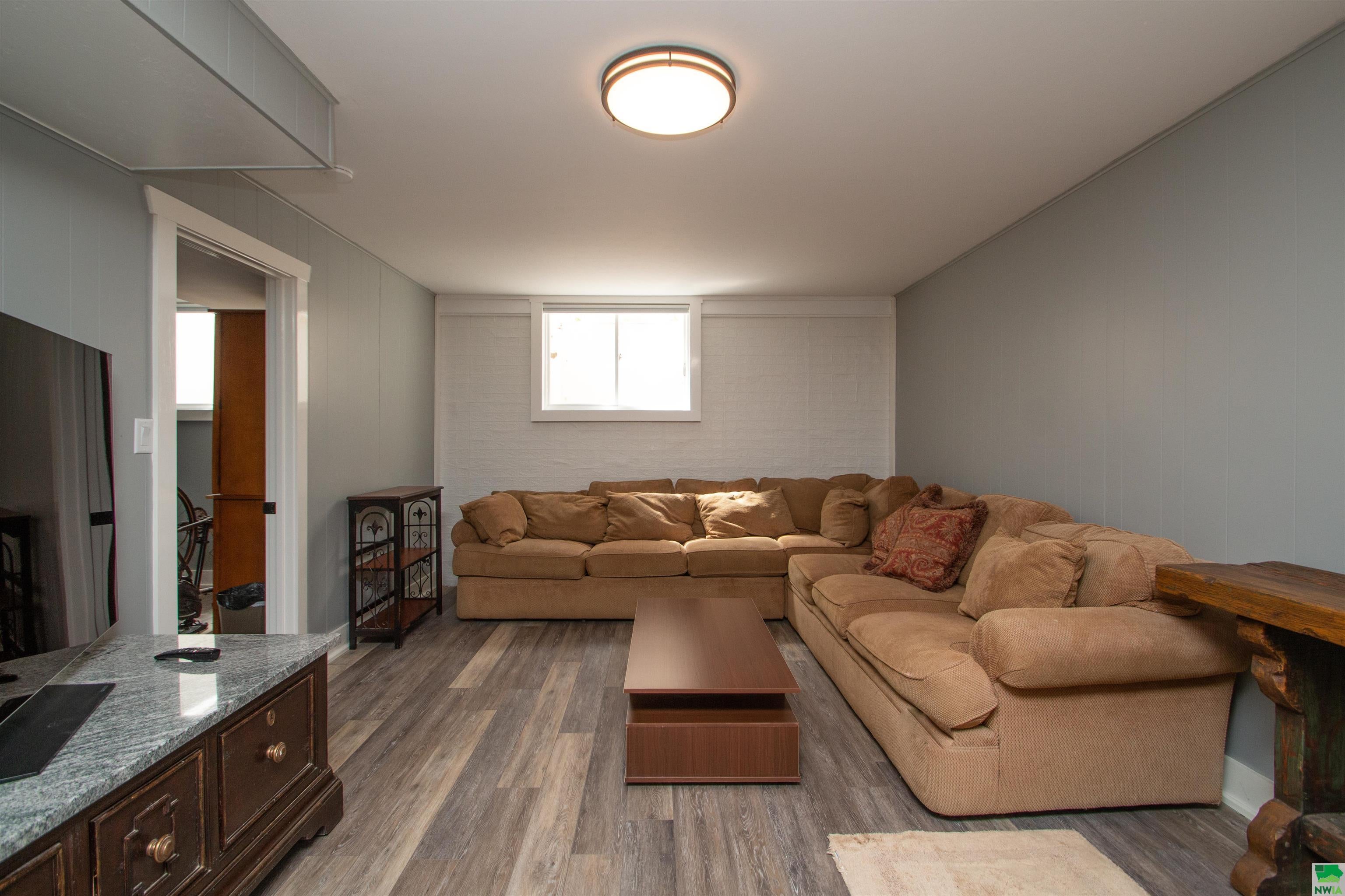 Sioux City, Iowa, 51104, United States, 5 Bedrooms Bedrooms, ,3 BathroomsBathrooms,Residential,For Sale,1921343
