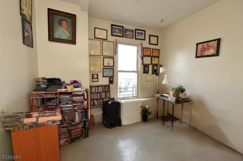Irvington Twp., New Jersey, 07111, United States, 5 Bedrooms Bedrooms, ,3 BathroomsBathrooms,Residential,For Sale,1895417