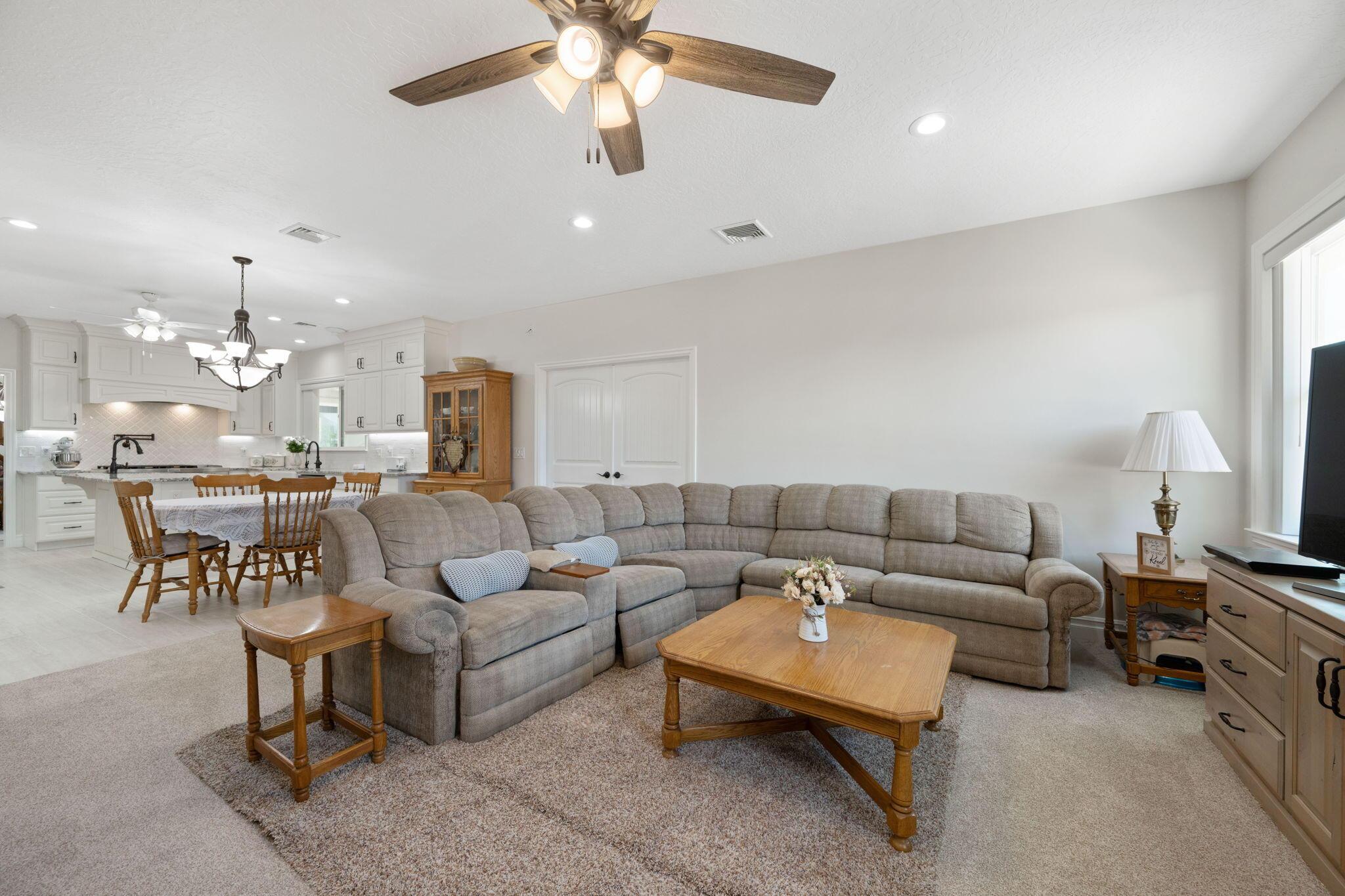 Leeds, Utah, 84746, United States, 5 Bedrooms Bedrooms, ,3 BathroomsBathrooms,Residential,For Sale,1979707