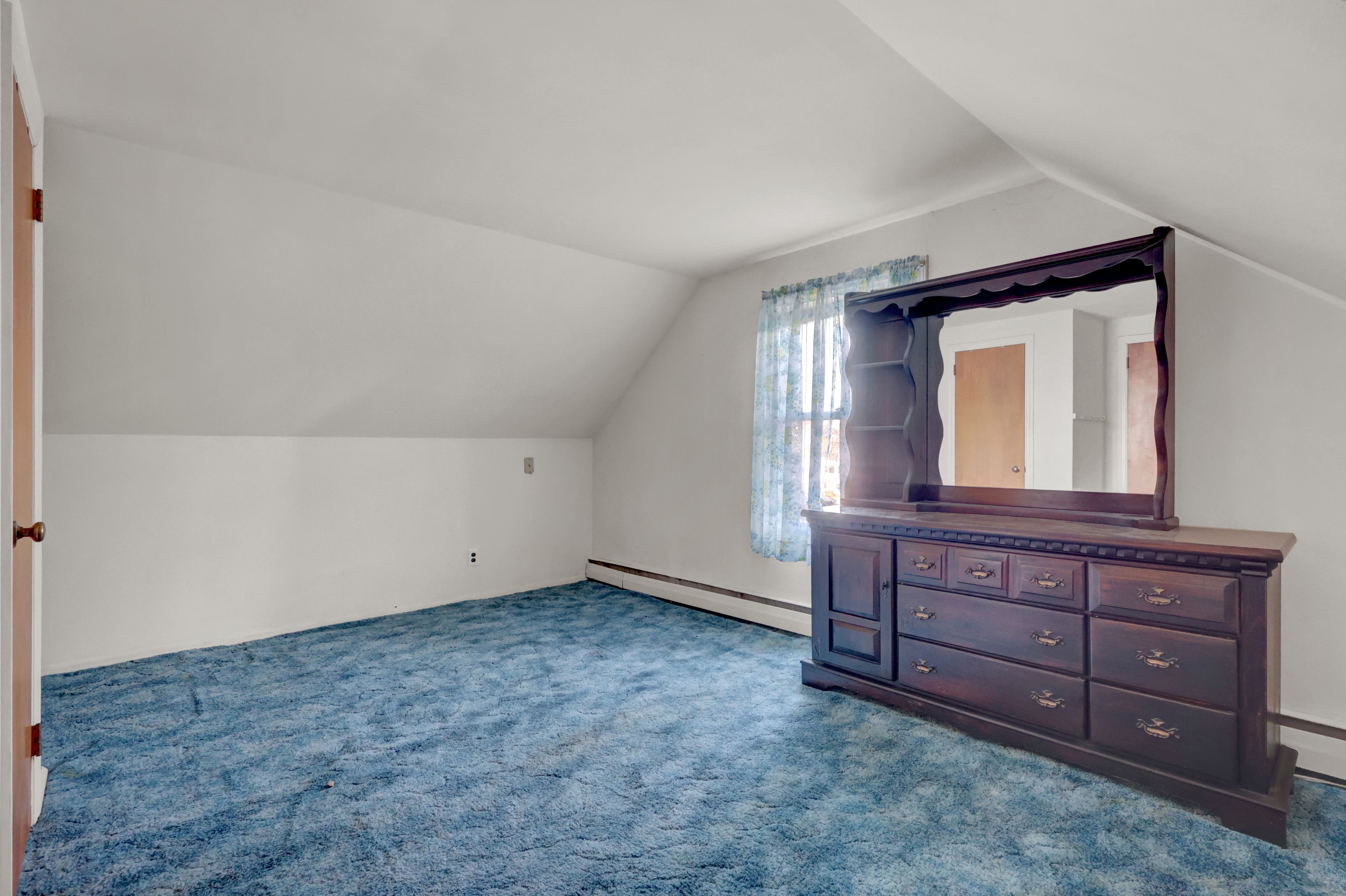 West Babylon, New York, 11704, United States, 4 Bedrooms Bedrooms, ,2 BathroomsBathrooms,Residential,For Sale,2010725