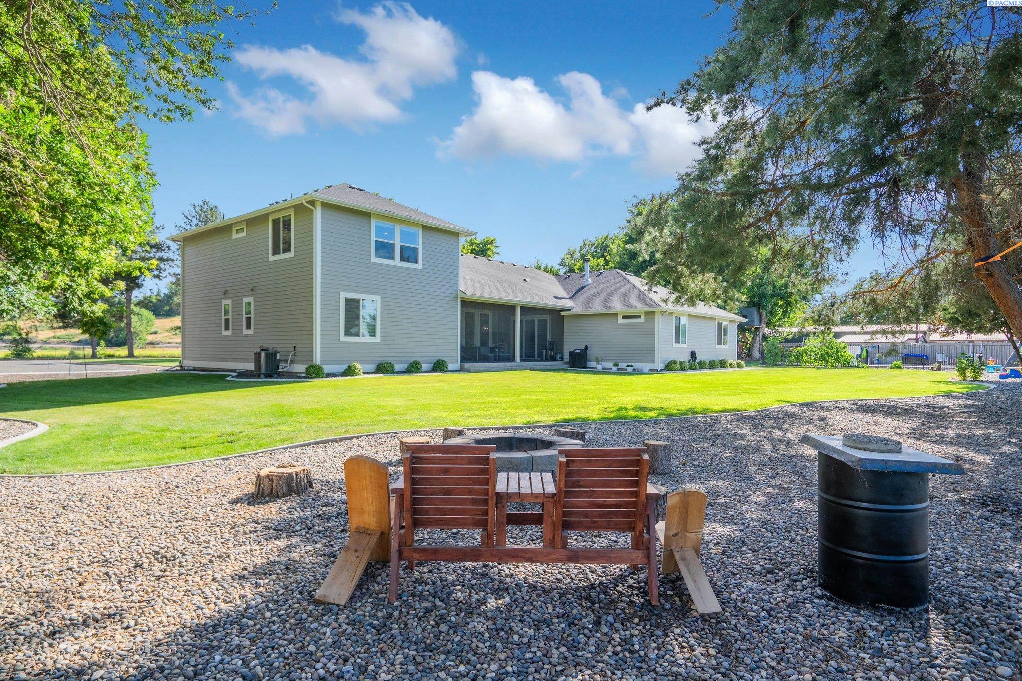 Kennewick, Washington, 99337, United States, 6 Bedrooms Bedrooms, ,4 BathroomsBathrooms,Residential,For Sale,1767844