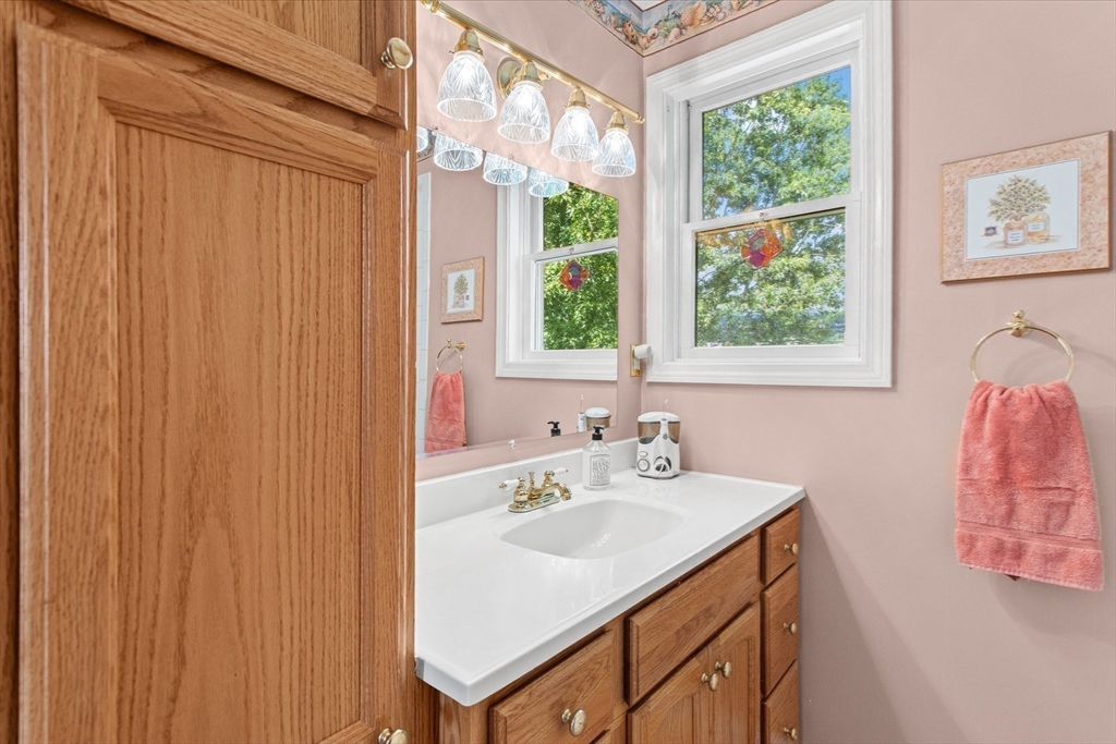 Methuen, Massachusetts, 01844, United States, 3 Bedrooms Bedrooms, ,2 BathroomsBathrooms,Residential,For Sale,1981346