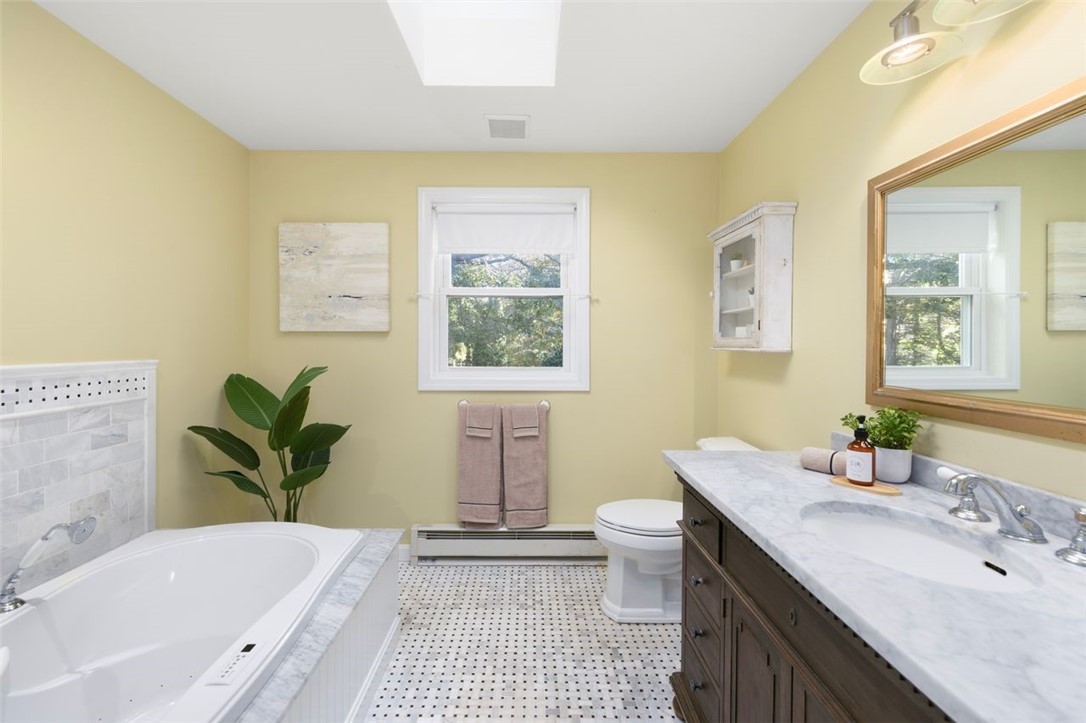 South Kingstown, Rhode Island, 02879, United States, 3 Bedrooms Bedrooms, ,2 BathroomsBathrooms,Residential,For Sale,1987683