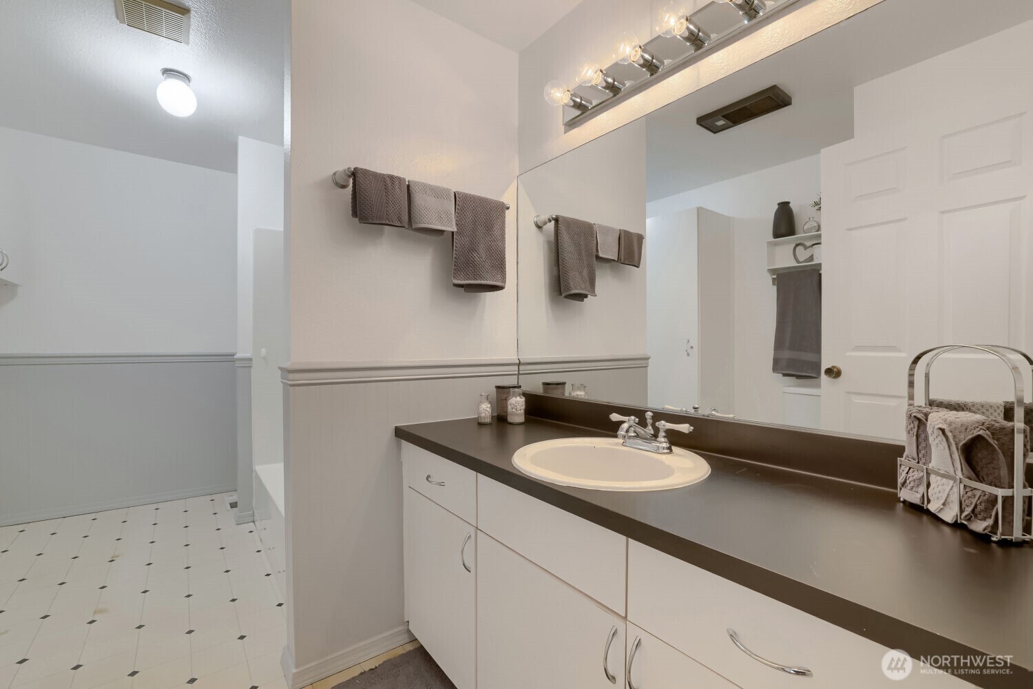 Everett, Washington, 98208, United States, 3 Bedrooms Bedrooms, ,1 BathroomBathrooms,Residential,For Sale,2036475
