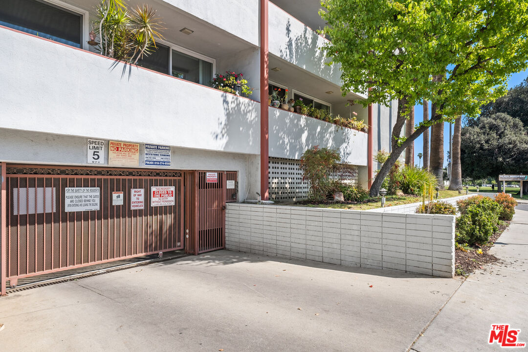 Sherman Oaks, California, 91423, United States, 3 Bedrooms Bedrooms, ,3 BathroomsBathrooms,Residential,For Sale,1927164