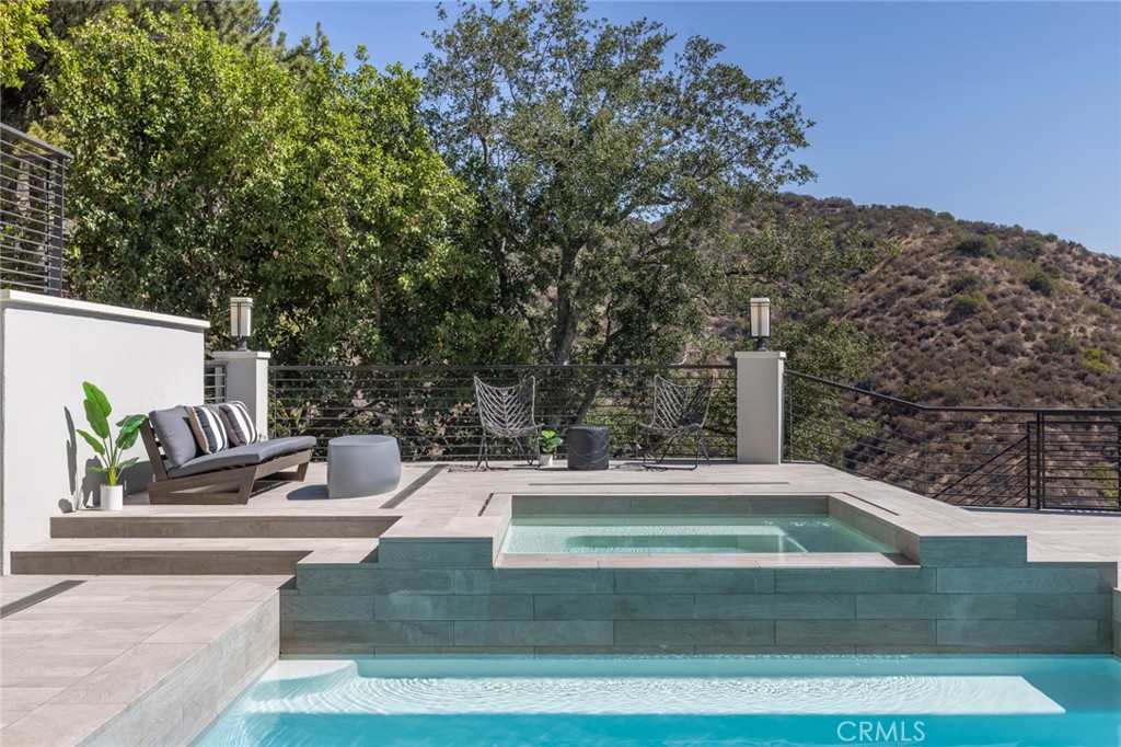 Glendale, California, 91207, United States, 4 Bedrooms Bedrooms, ,5 BathroomsBathrooms,Residential,For Sale,1934698