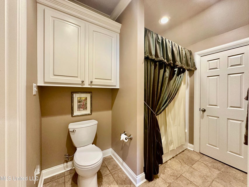 Clinton, Mississippi, 39056, United States, 5 Bedrooms Bedrooms, ,3 BathroomsBathrooms,Residential,For Sale,1904228