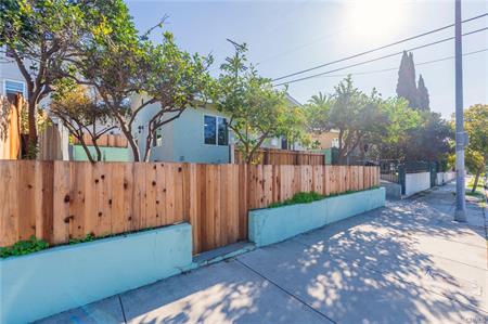 Los Angeles, California, 90019, United States, 2 Bedrooms Bedrooms, ,2 BathroomsBathrooms,Residential,For Sale,2001509
