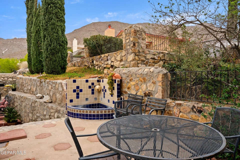 El Paso, Texas, 79912, United States, 4 Bedrooms Bedrooms, ,2 BathroomsBathrooms,Residential,For Sale,1921658