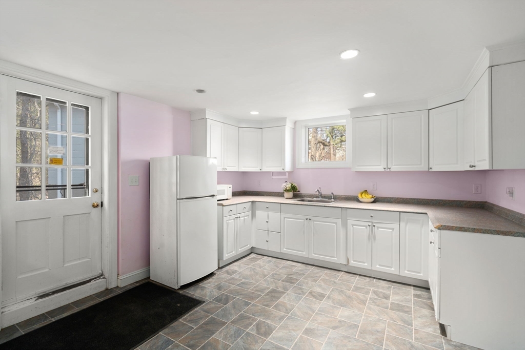 Weston, Massachusetts, 02493, United States, 4 Bedrooms Bedrooms, ,3 BathroomsBathrooms,Residential,For Sale,1804210
