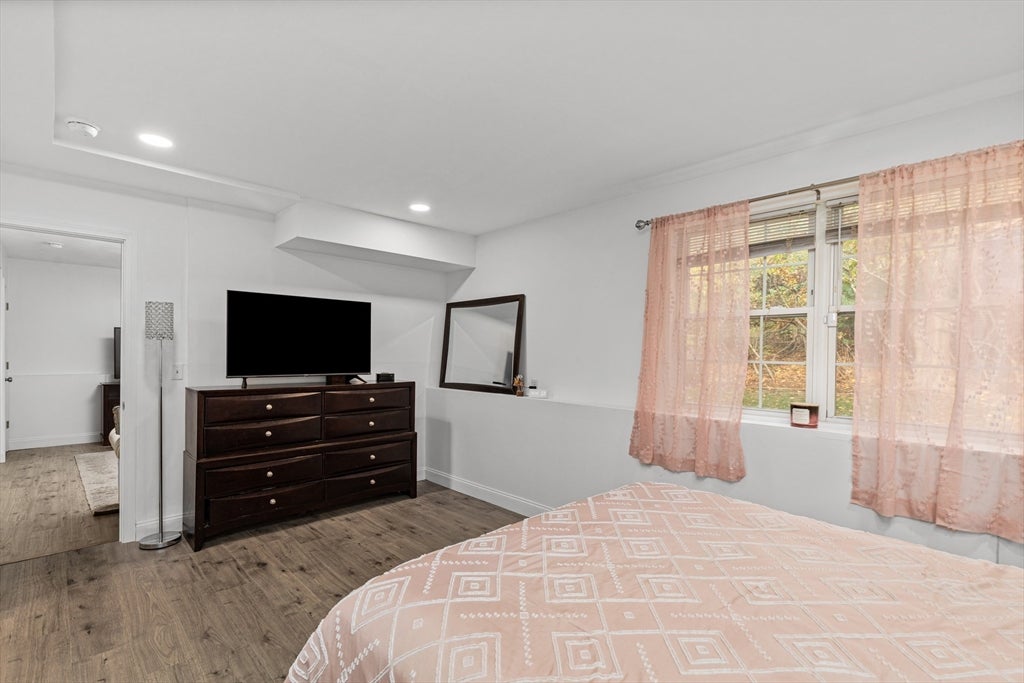 Plymouth, Massachusetts, 02360, United States, 3 Bedrooms Bedrooms, ,2 BathroomsBathrooms,Residential,For Sale,1982553