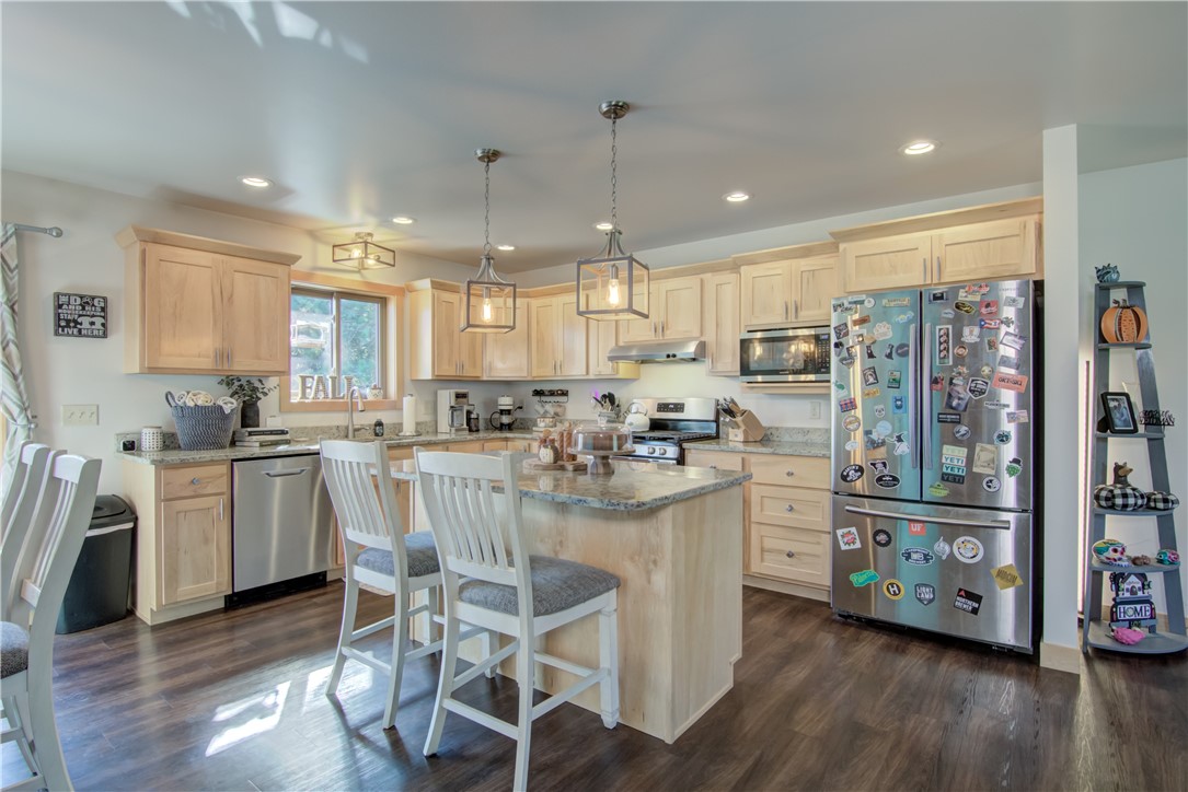 Cadott, Wisconsin, 54727, United States, 4 Bedrooms Bedrooms, ,2 BathroomsBathrooms,Residential,For Sale,1961468