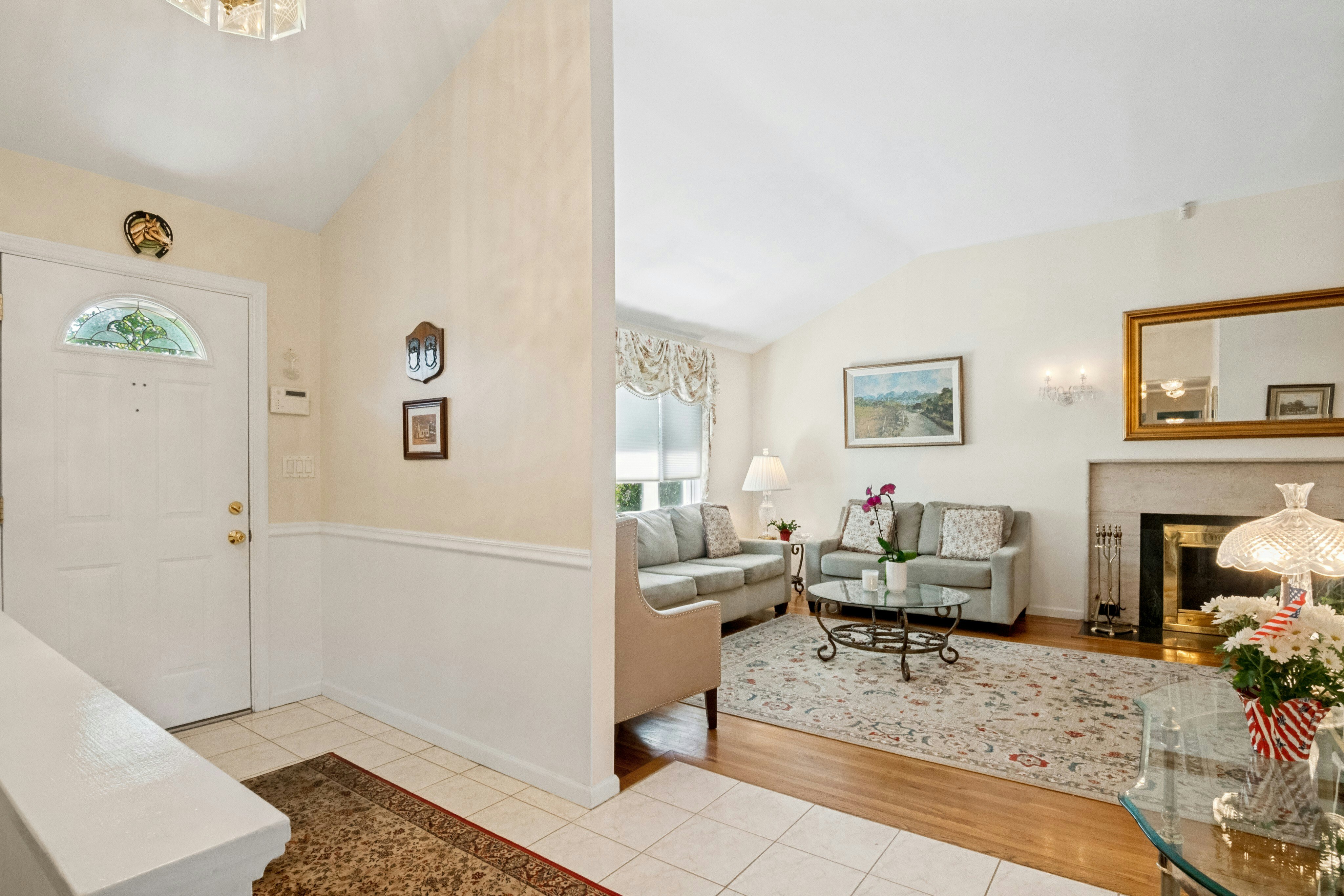  Charming three-bedroom, two bath ranch feels like home the moment you walk in - 物件實景