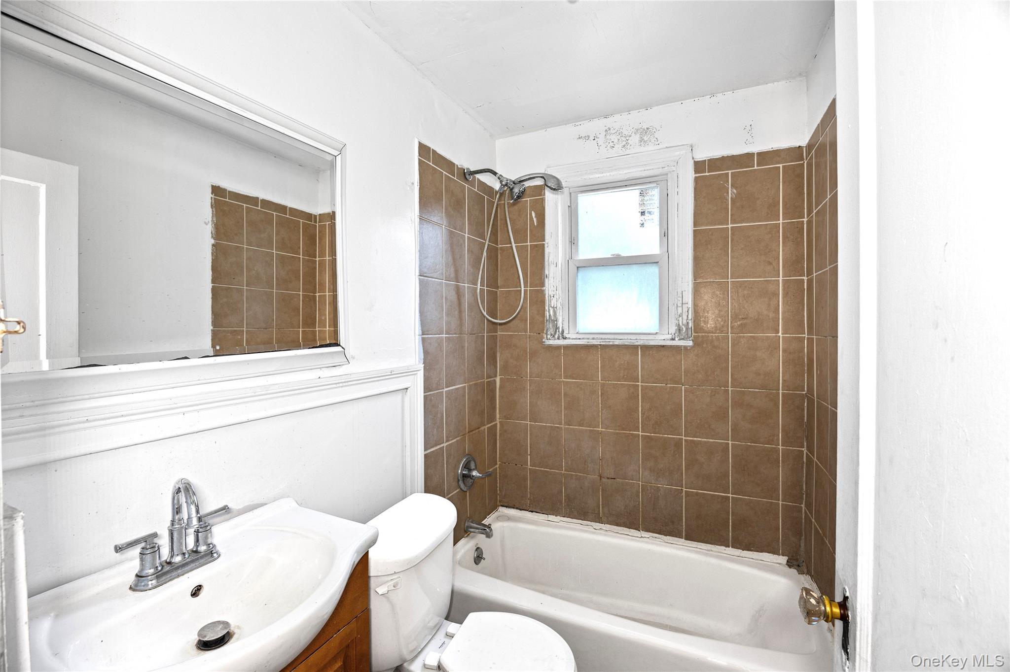Uniondale, New York, 11553, United States, 4 Bedrooms Bedrooms, ,3 BathroomsBathrooms,Residential,For Sale,2049271