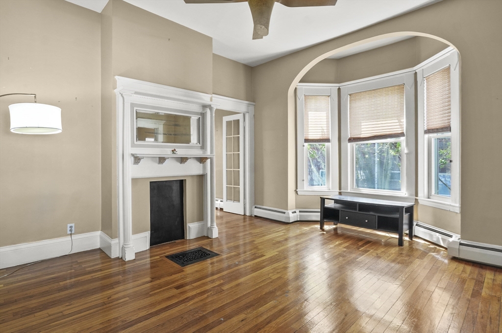 Waltham, Massachusetts, 02453, United States, 10 Bedrooms Bedrooms, ,5 BathroomsBathrooms,Residential,For Sale,1986333