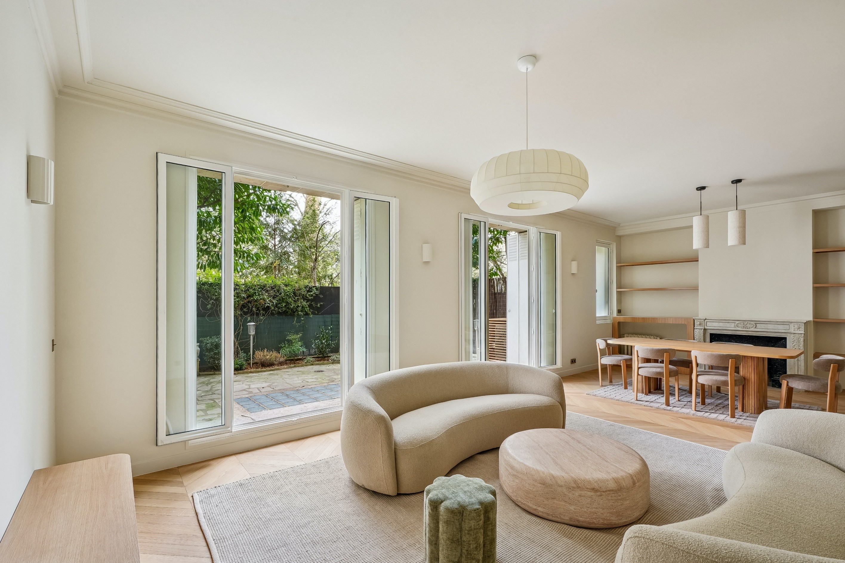  Off-Market – Exceptional Garden-Level Apartment Facing the Eiffel Tower - 物件實景