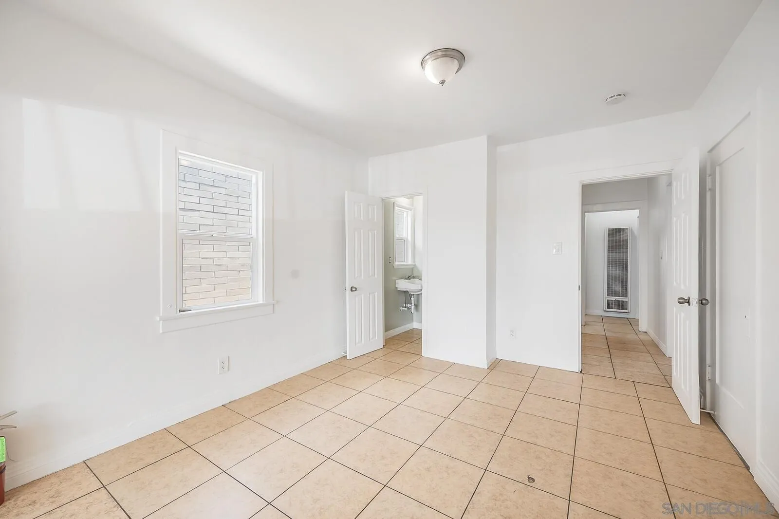National City, California, 91950, United States, 5 Bedrooms Bedrooms, ,2 BathroomsBathrooms,Residential,For Sale,1895811