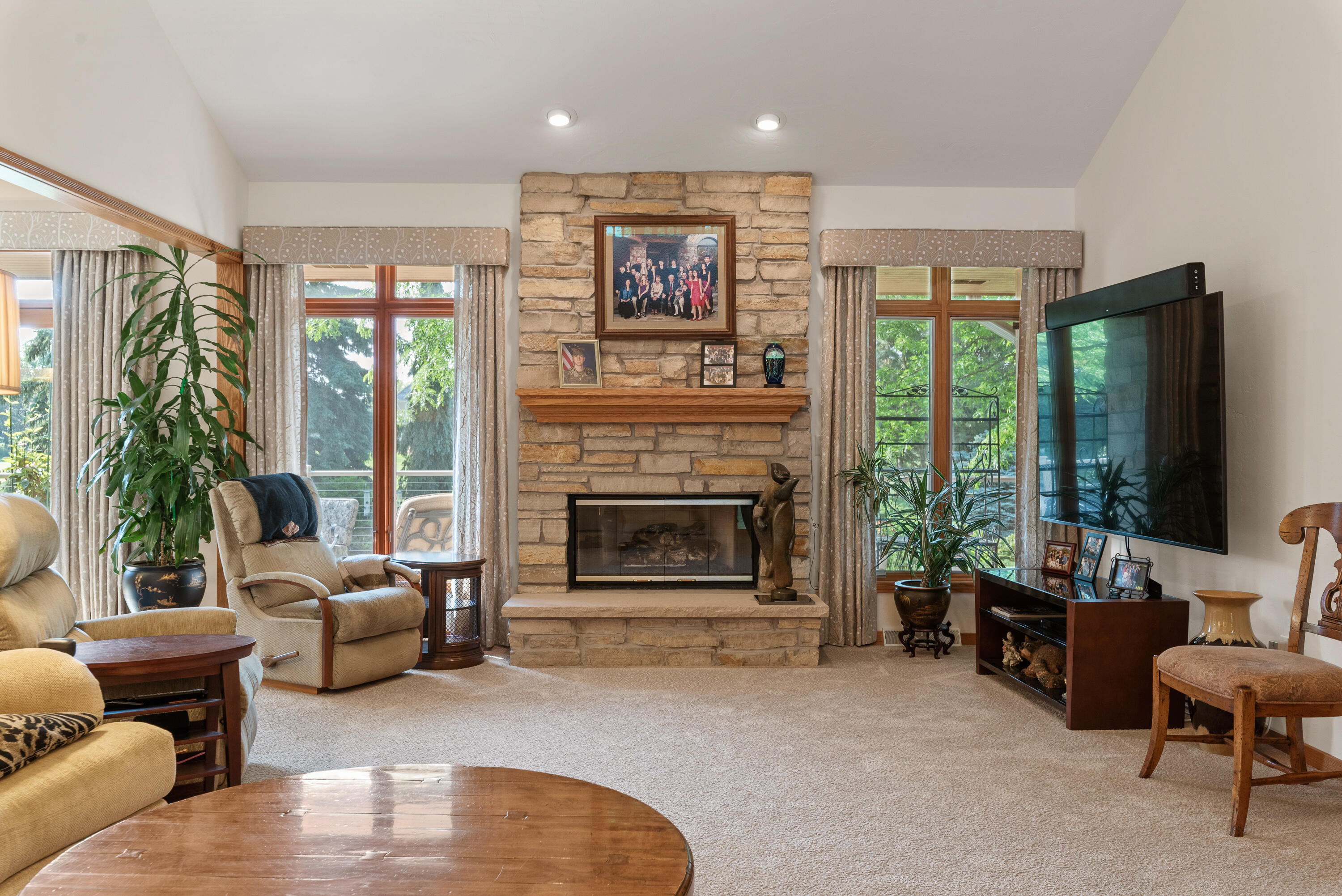 Hartland, Wisconsin, 53029, United States, 4 Bedrooms Bedrooms, ,5 BathroomsBathrooms,Residential,For Sale,1907697