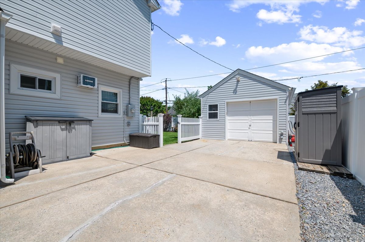 Levittown, New York, 11756, United States, 5 Bedrooms Bedrooms, ,2 BathroomsBathrooms,Residential,For Sale,1920496
