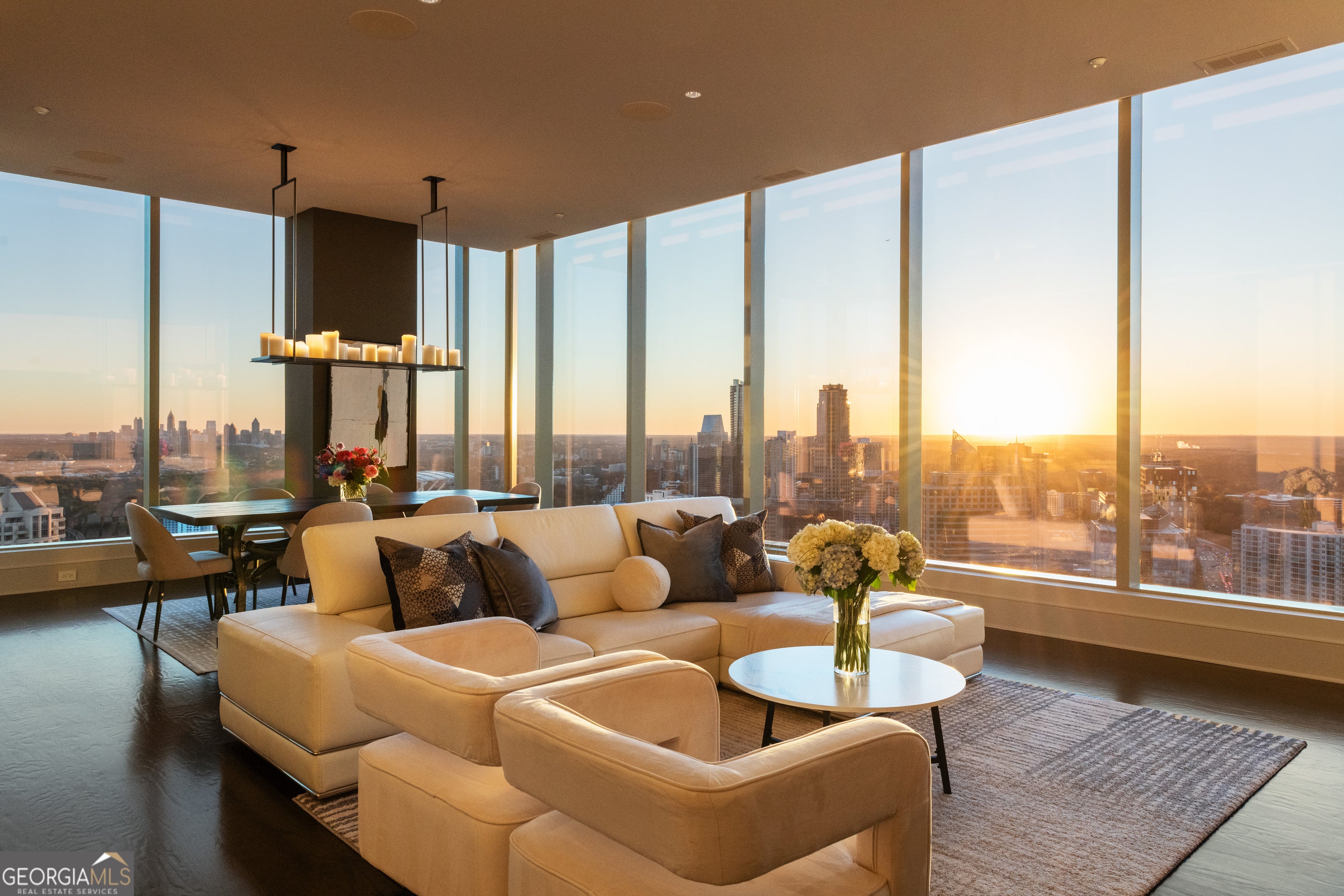 Atlanta, Georgia, 30326, United States, 3 Bedrooms Bedrooms, ,4 BathroomsBathrooms,Residential,For Sale,1858951