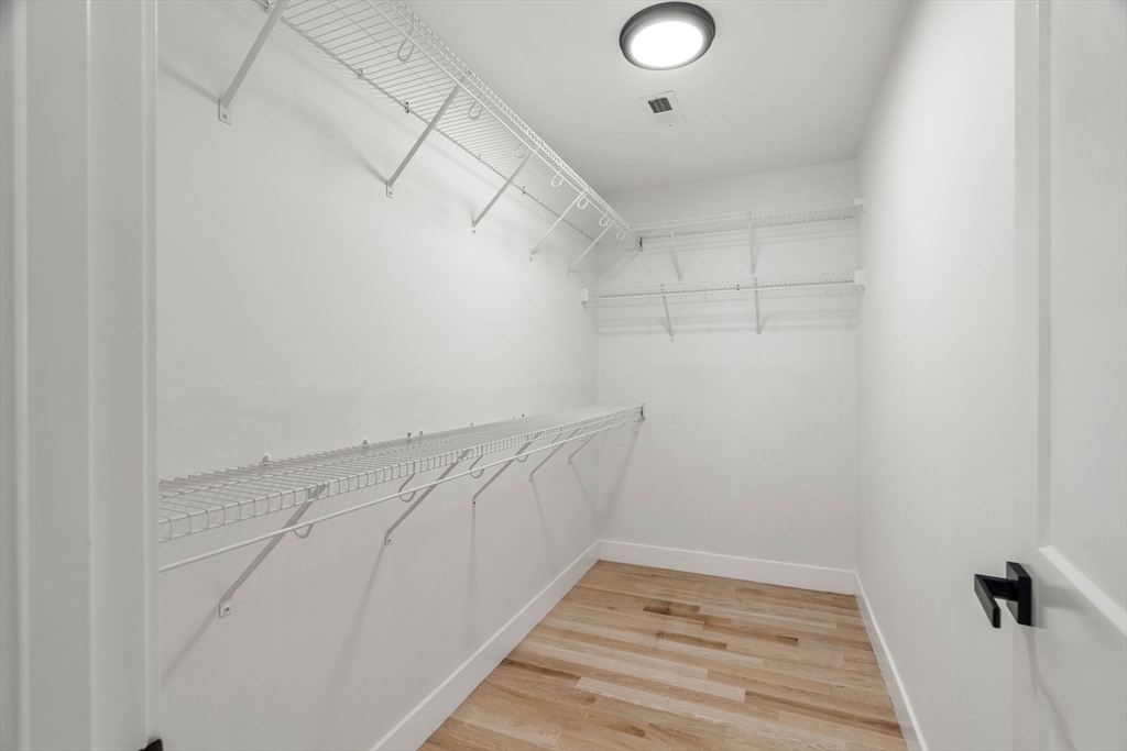 Haverhill, Massachusetts, 01832, United States, 3 Bedrooms Bedrooms, ,4 BathroomsBathrooms,Residential,For Sale,1827330