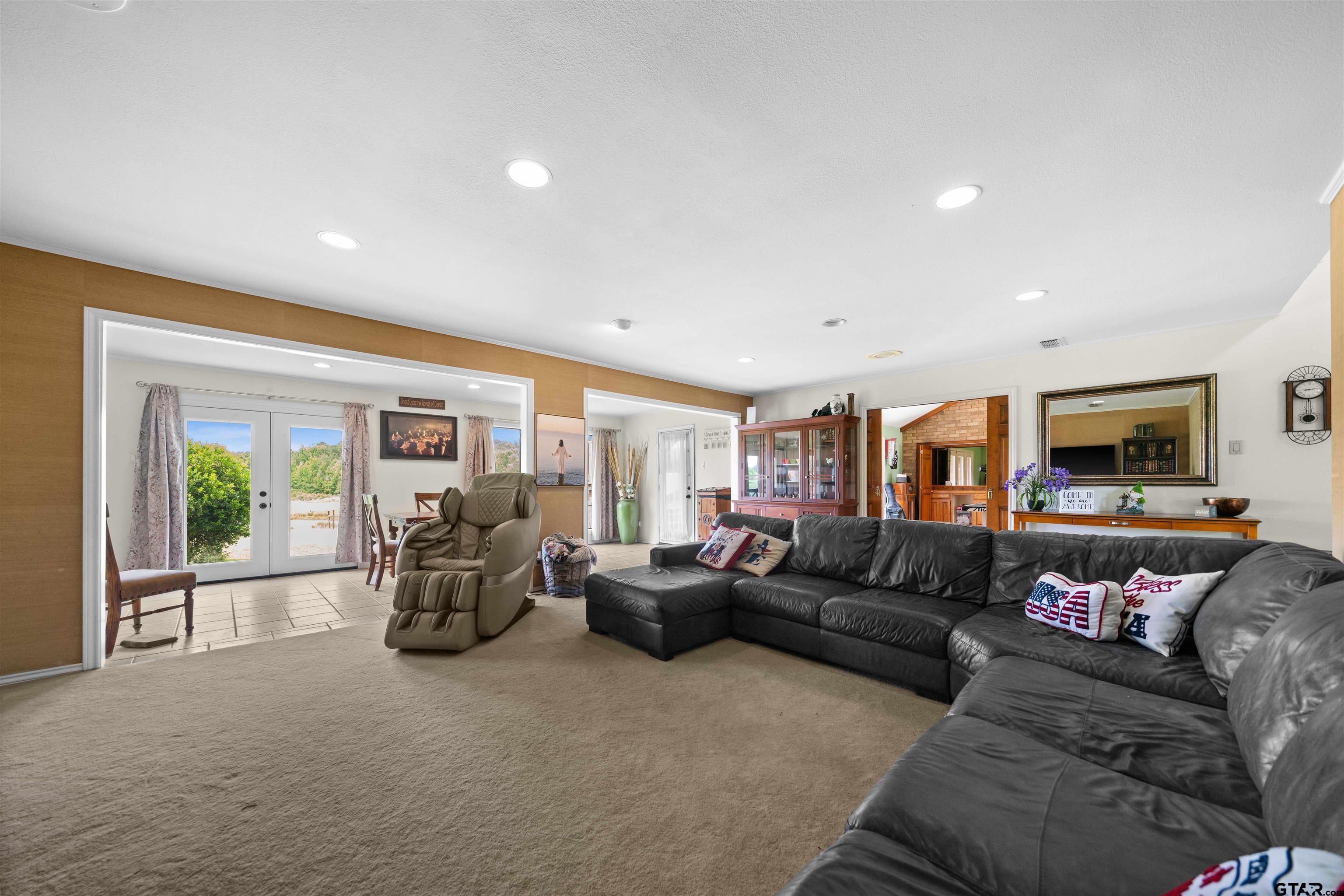 Jacksonville, Texas, 75766, United States, 6 Bedrooms Bedrooms, ,4 BathroomsBathrooms,Residential,For Sale,1805693