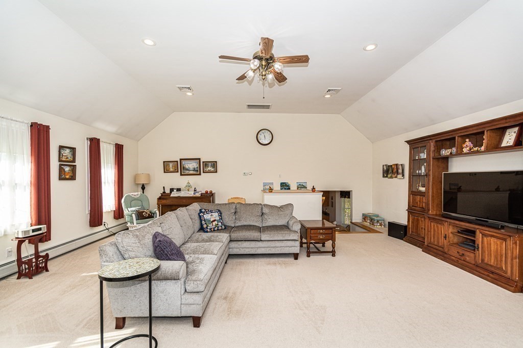 Seabrook, New Hampshire, 03874, United States, 4 Bedrooms Bedrooms, ,3 BathroomsBathrooms,Residential,For Sale,1942793