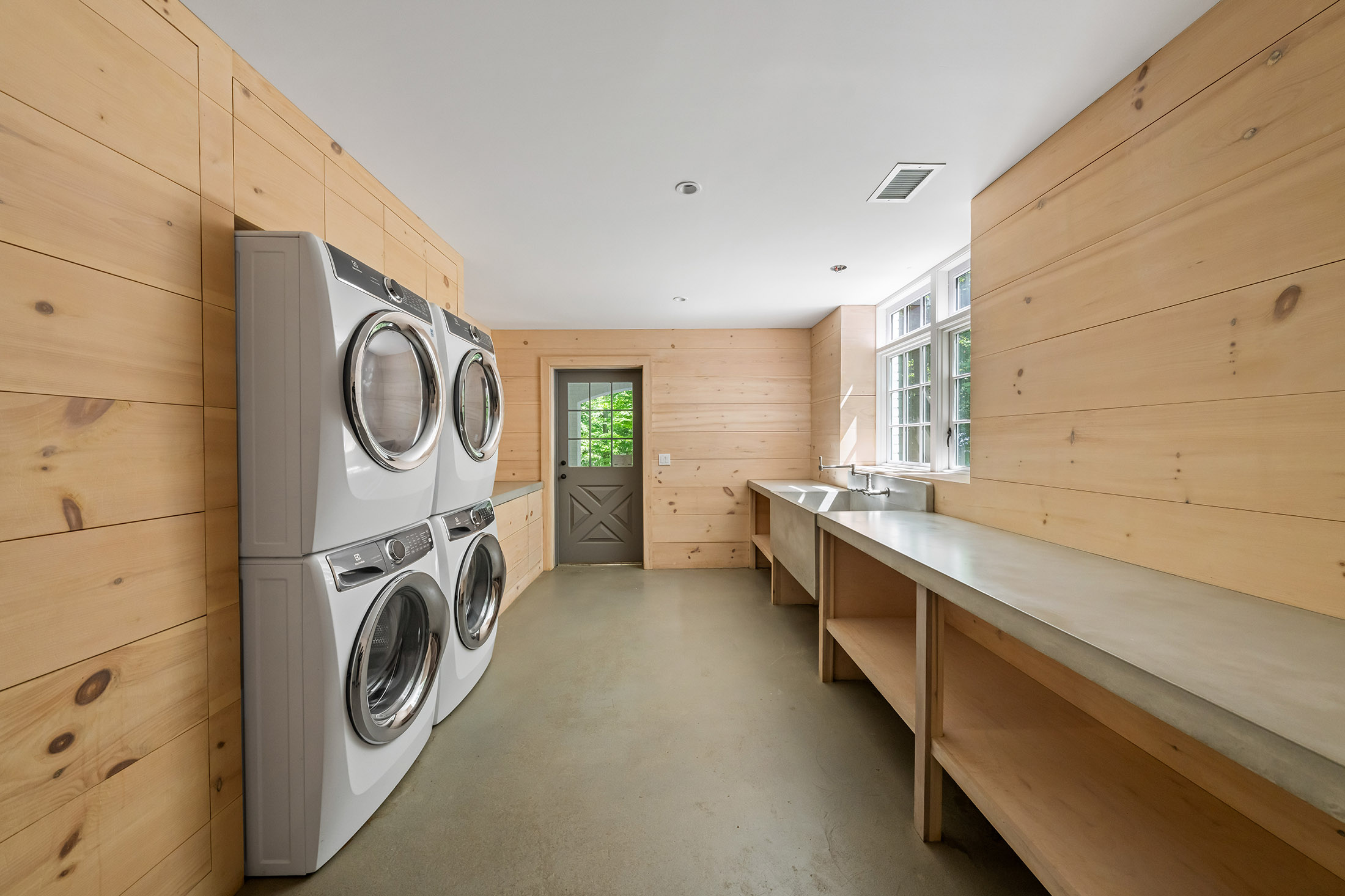  Timeless Architecture and Modern Livability Converge in Tuxedo Park Home - 物件實景