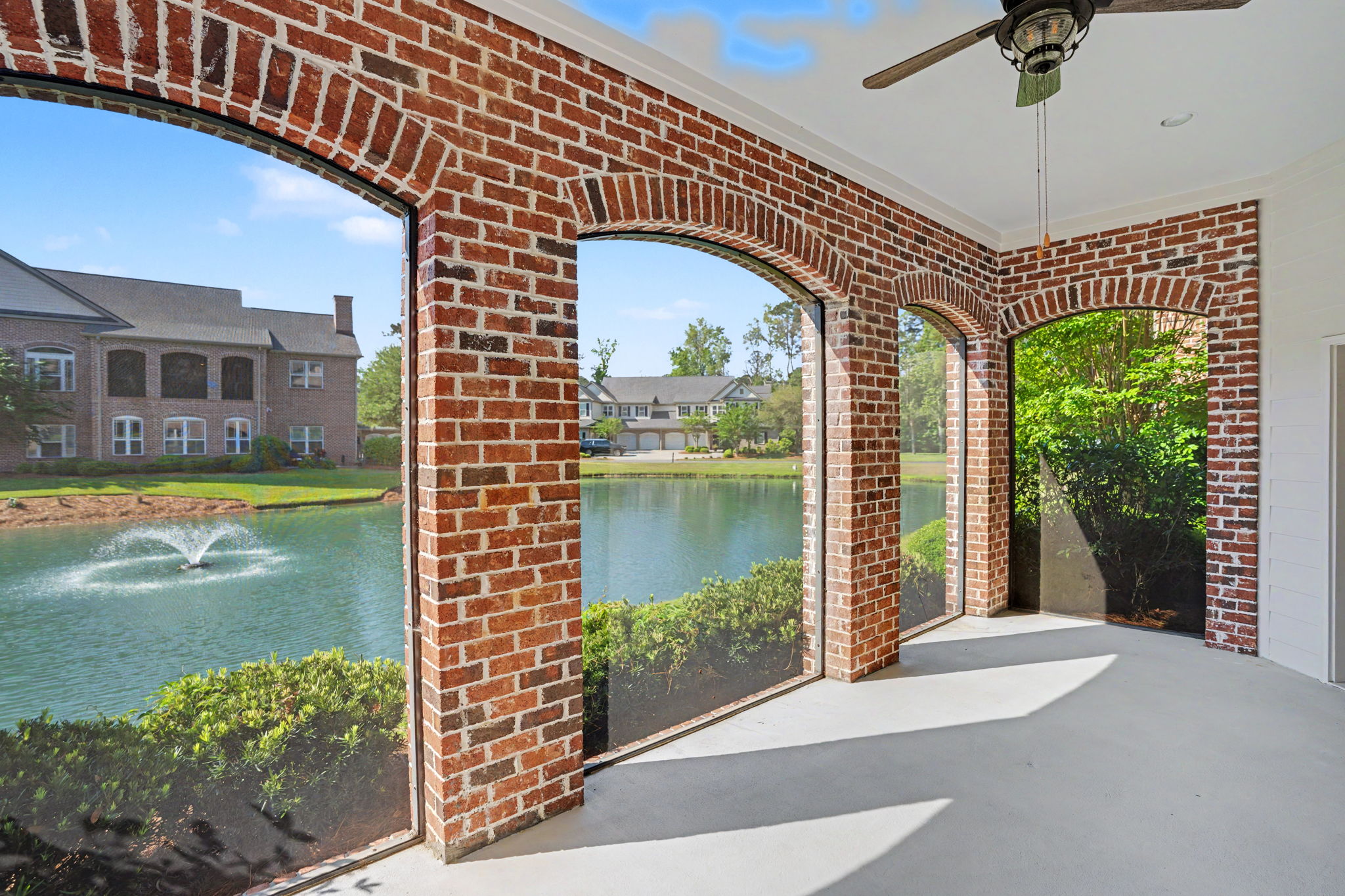  1201 River Oaks Drive, Richmond Hill - 物件實景
