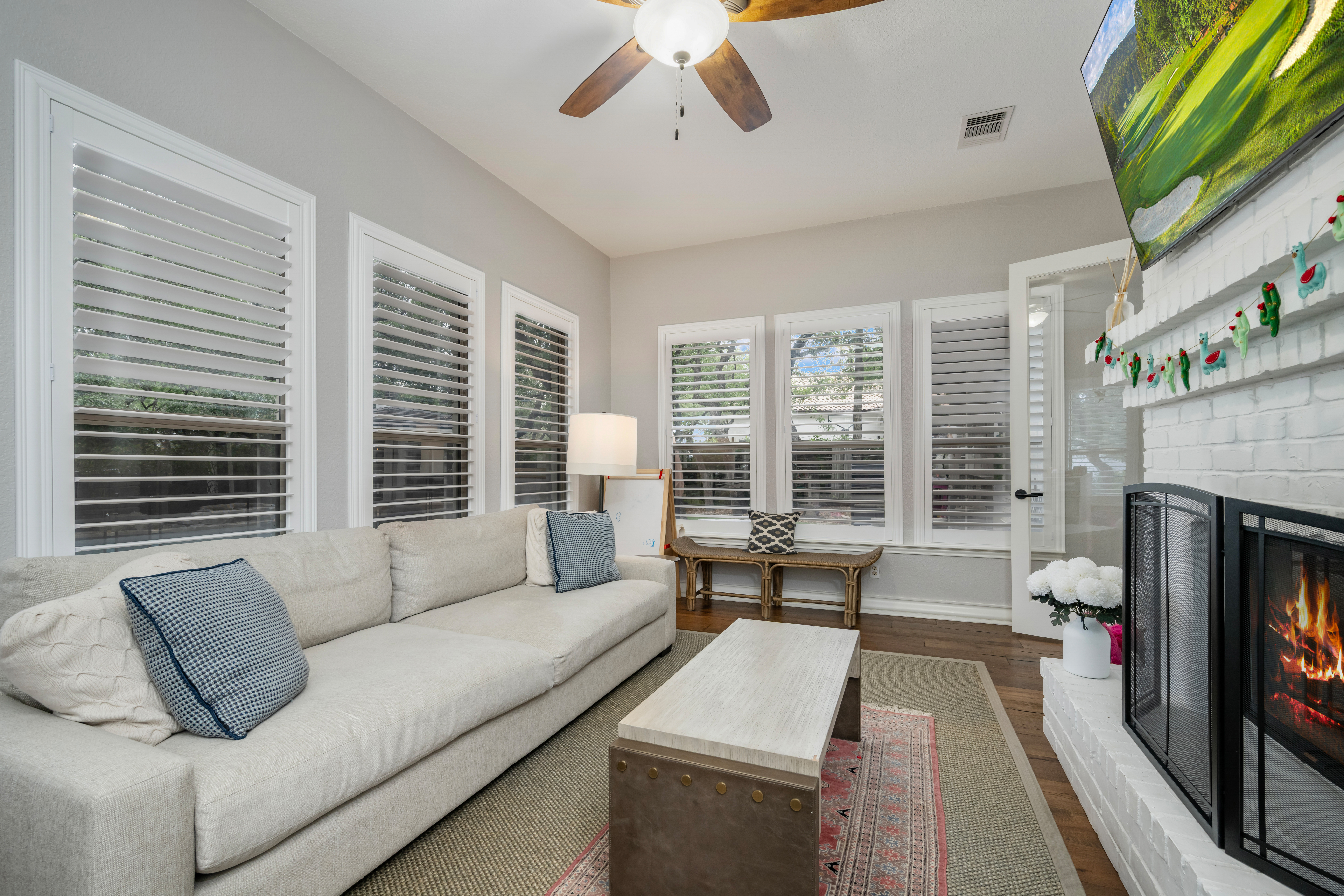  Elegant Retreat with Resort-Style Backyard - 物件實景