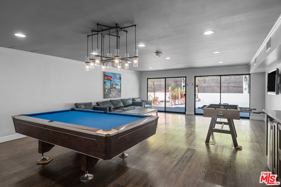 West Hollywood, California, 90069, United States, 2 Bedrooms Bedrooms, ,2 BathroomsBathrooms,Residential,For Sale,1786115