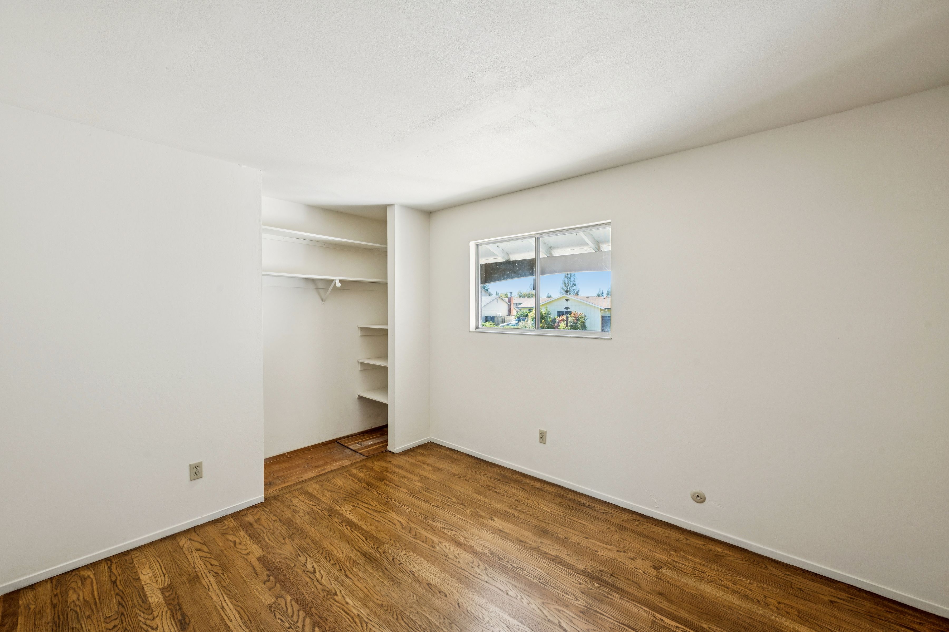  516 Oak Lake Avenue - 物件實景