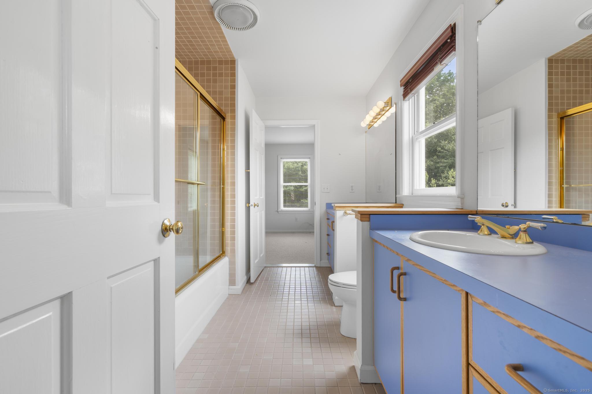 Orange, Connecticut, 06477, United States, 4 Bedrooms Bedrooms, ,8 BathroomsBathrooms,Residential,For Sale,1939481