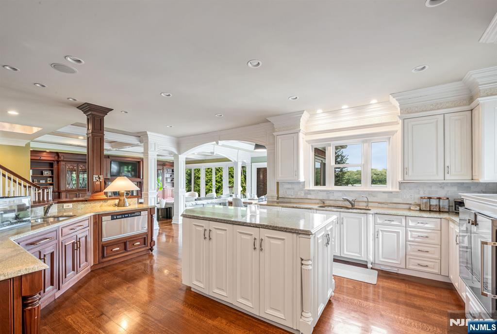 Franklin Lakes, New Jersey, 07417, United States, 6 Bedrooms Bedrooms, ,7 BathroomsBathrooms,Residential,For Sale,1903757
