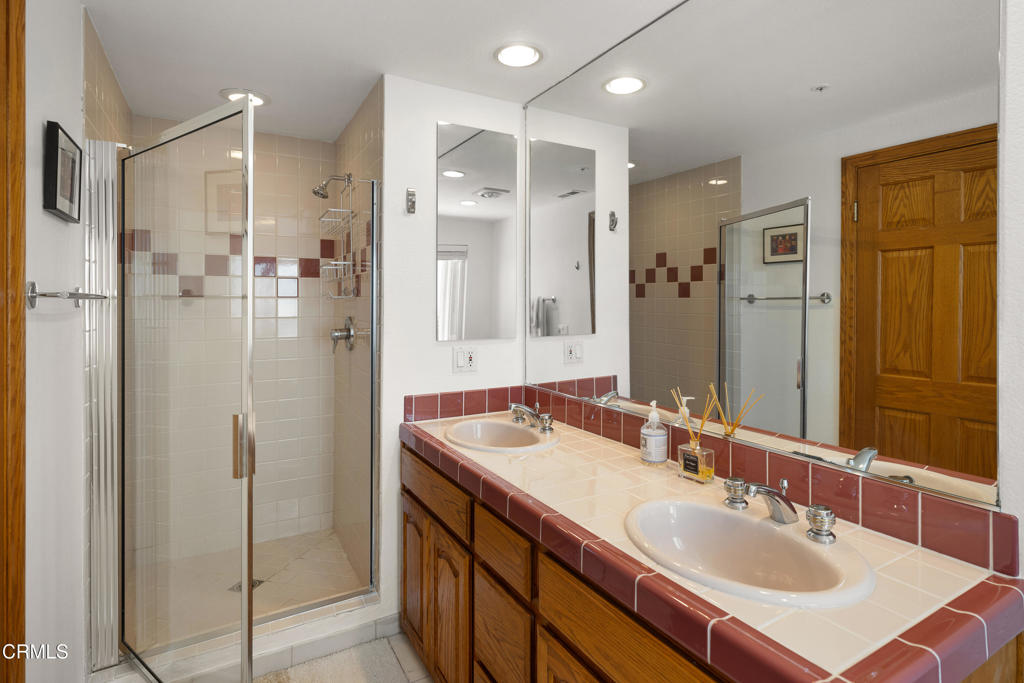 Altadena, California, 91001, United States, 5 Bedrooms Bedrooms, ,6 BathroomsBathrooms,Residential,For Sale,1989048