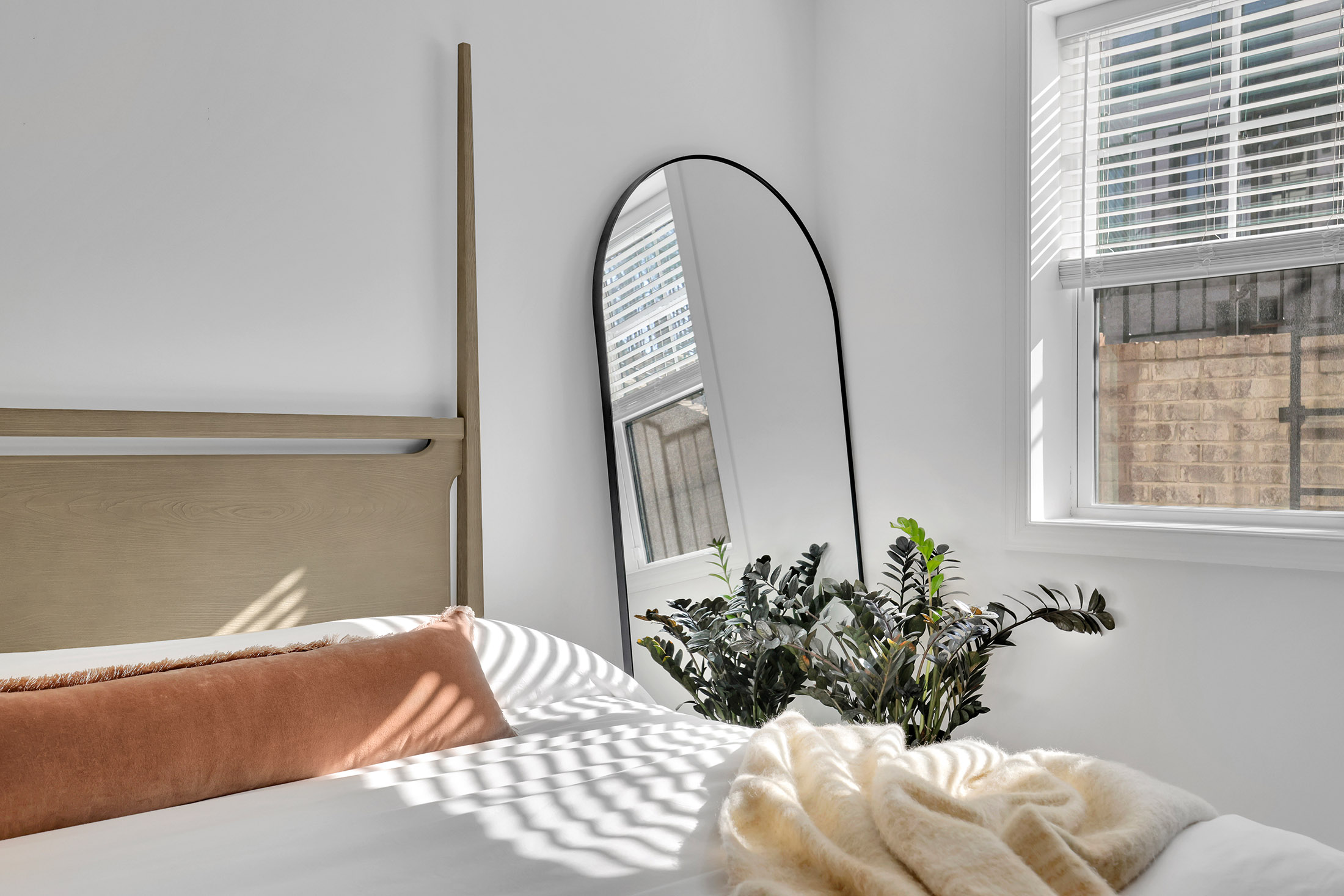  Thoughtfully Designed Townhome in Gated Enclave - 物件實景